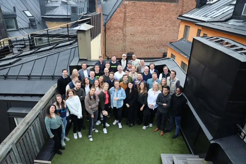 Gruppbild på anställda hos Journey Agency